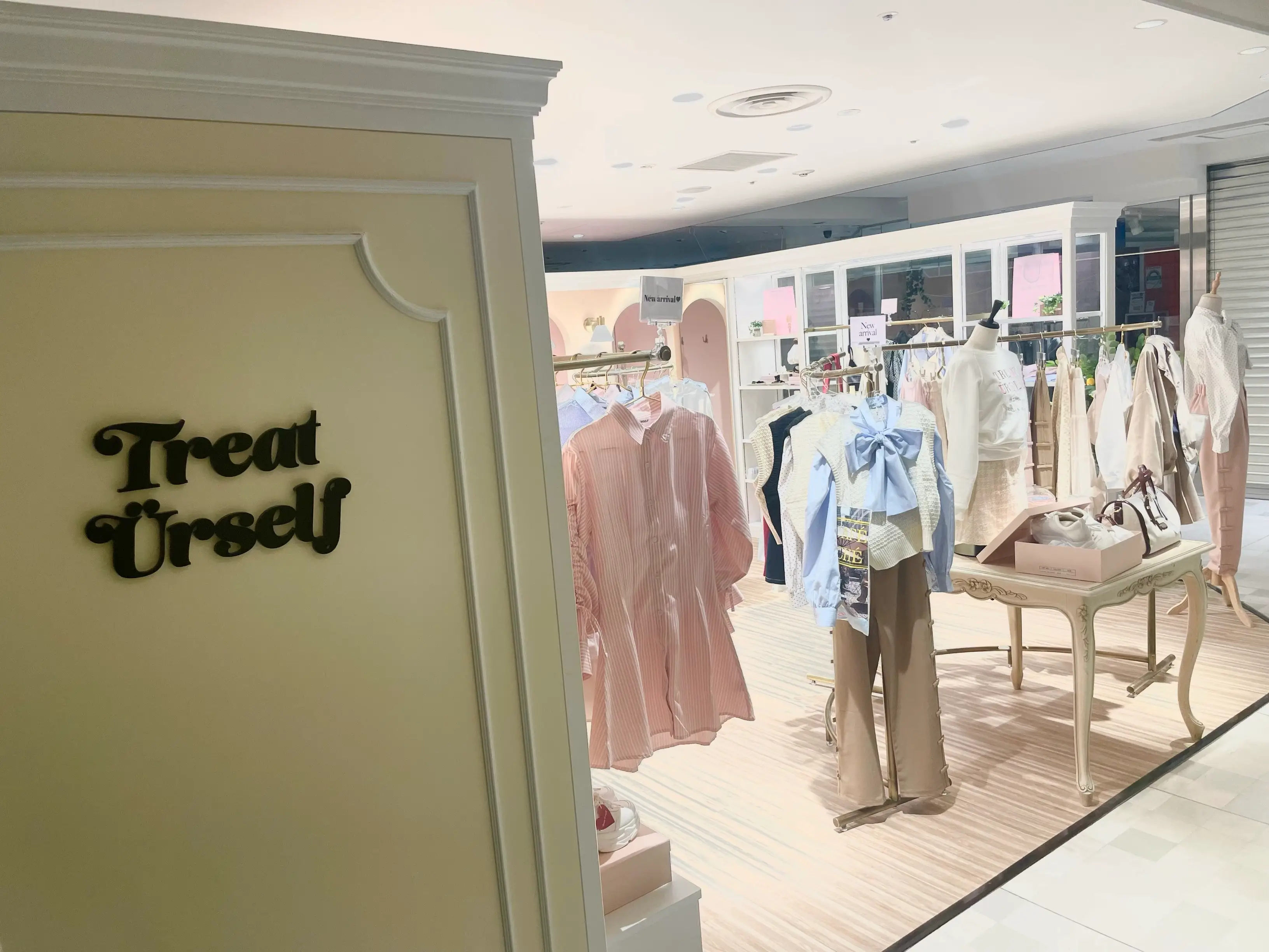 「Treat ürself」ルミネエスト新宿店　店内内装リニューアル