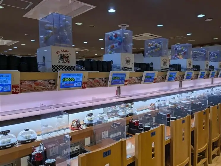 くら寿司 × トクスルビジョン｜店舗サイネージとアプリを活用したリテールメディア事例